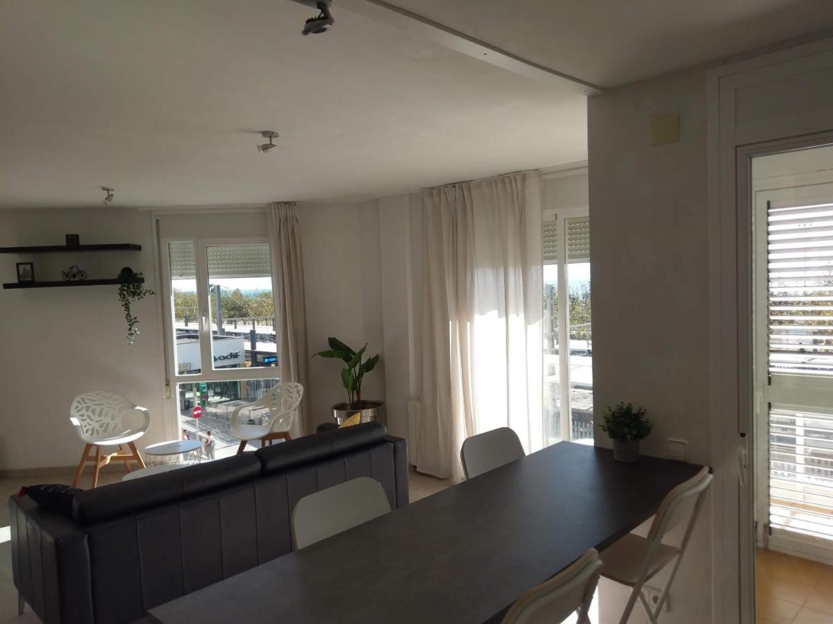 Luxury Apartment Accommodation, Next To Beach & Train Station Calella Exterior photo