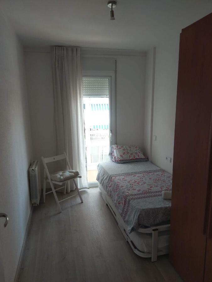 Luxury Apartment Accommodation, Next To Beach & Train Station Calella Exterior photo