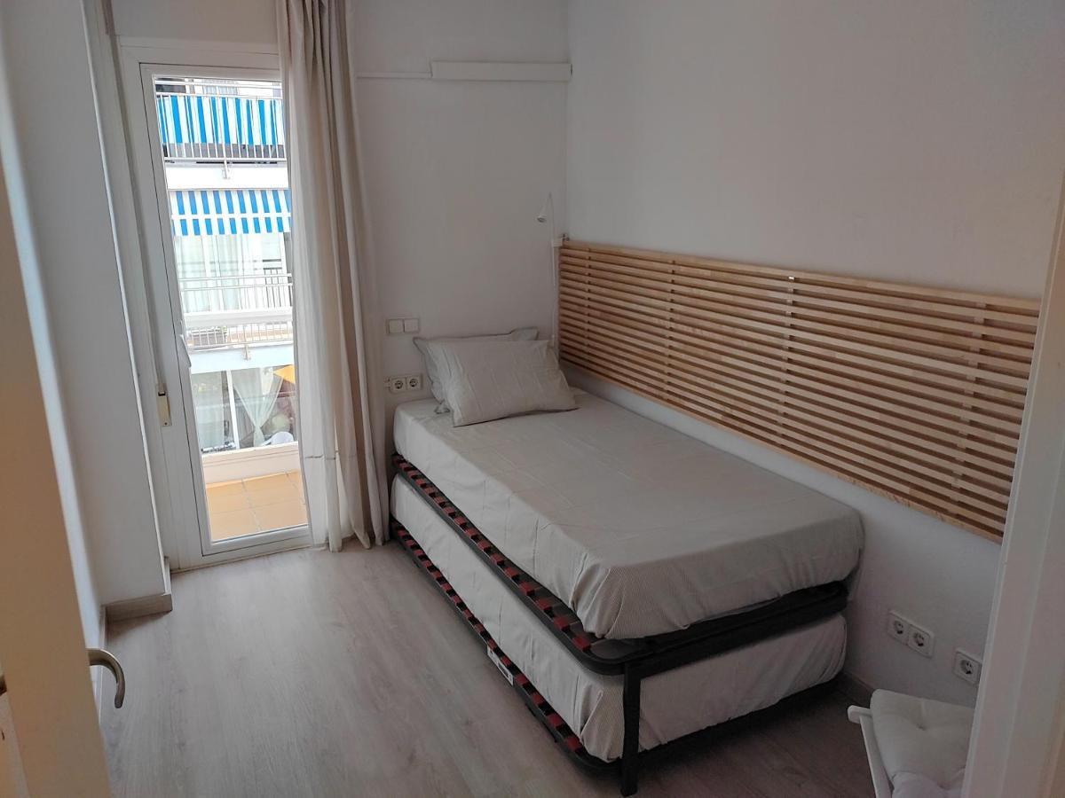 Luxury Apartment Accommodation, Next To Beach & Train Station Calella Exterior photo