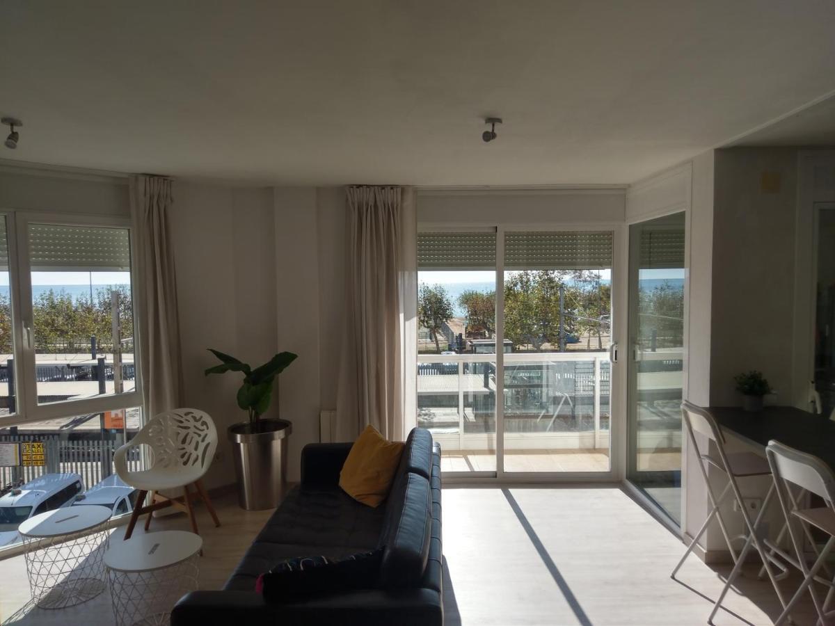 Luxury Apartment Accommodation, Next To Beach & Train Station Calella Exterior photo