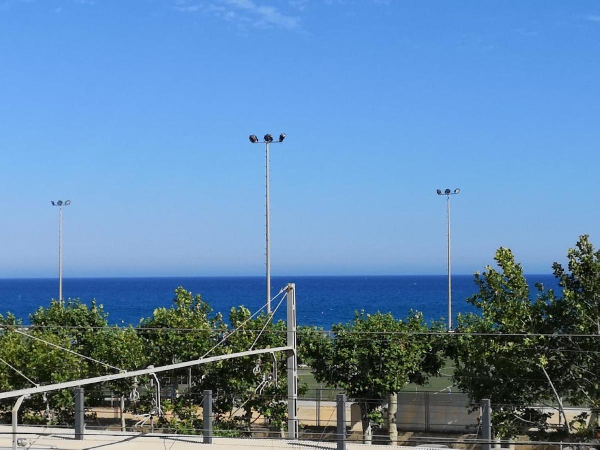 Luxury Apartment Accommodation, Next To Beach & Train Station Calella Exterior photo