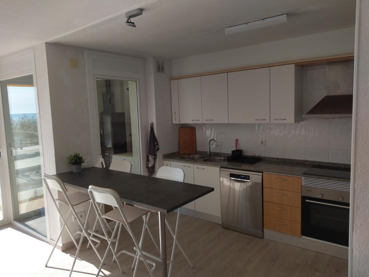 Luxury Apartment Accommodation, Next To Beach & Train Station Calella Exterior photo